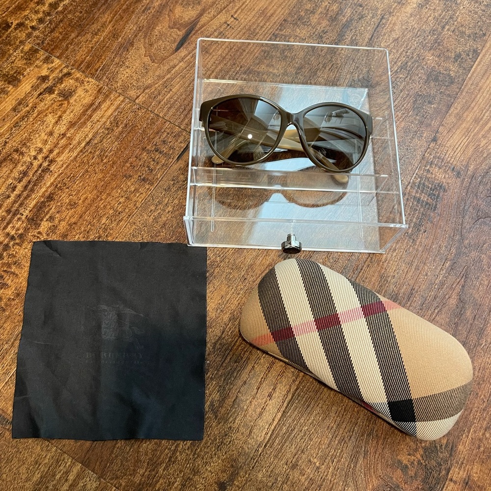 Like new Burberry sunglasses classic brown check